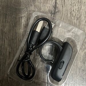 Black Wireless Earbud Ring